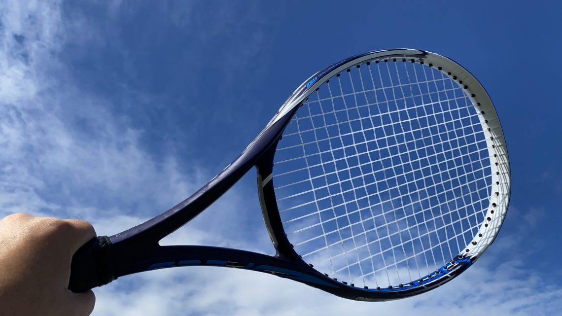 サーフェス(コートの種類)別 テニスラケットの適正の握り方(グリップ)とは